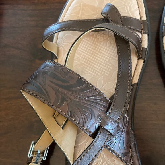 BNWT b•ø•c by Børn Tooled Vegan Leather Sandals 9M - Picture 5 of 7